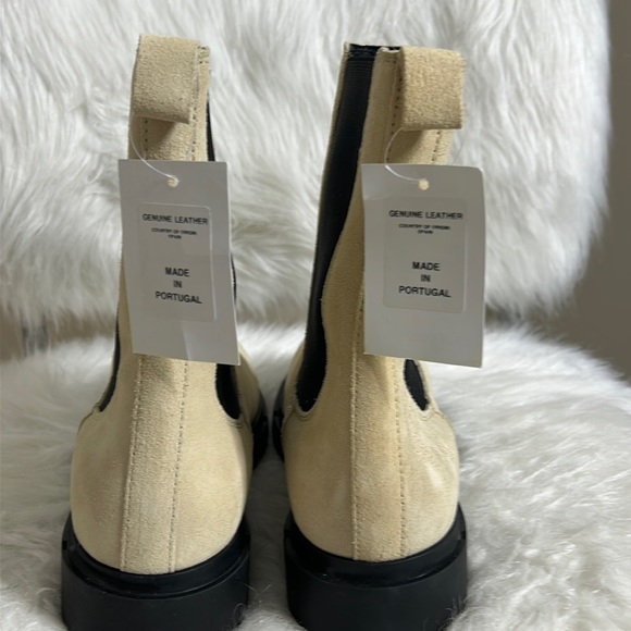 NWT, Ivory suede boots Sz 9 - Picture 9 of 10